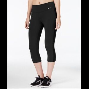 Women’s Nike Dri-Fit Black Cropped Capri Workout Leggings Size Small